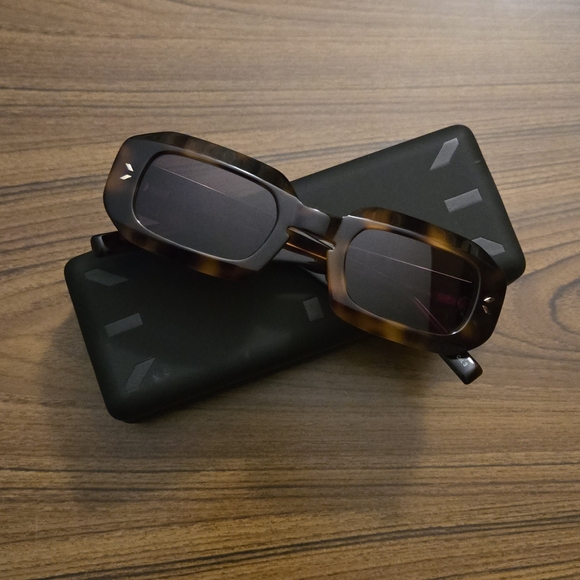 McQ Alexander McQueen Sunglasses MQ0361S - Picture 2 of 14